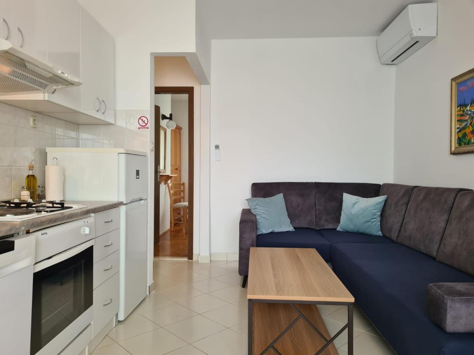 Apartments Jelena Supetar - Four Apartments - A Small House With A Private Yard - Two-Room Apartment With A Sea View - Studio Apartment - Two-Room Apartment With Garden View- Free Parking المظهر الخارجي الصورة