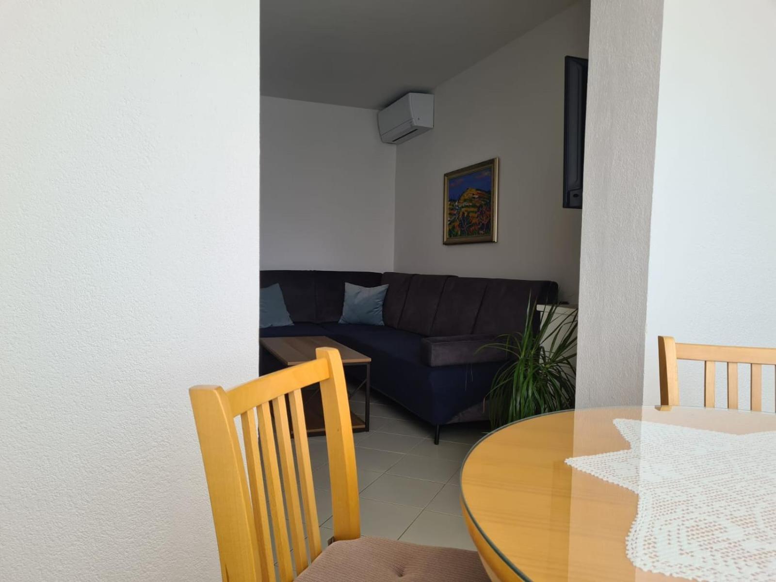 Apartments Jelena Supetar - Four Apartments - A Small House With A Private Yard - Two-Room Apartment With A Sea View - Studio Apartment - Two-Room Apartment With Garden View- Free Parking المظهر الخارجي الصورة