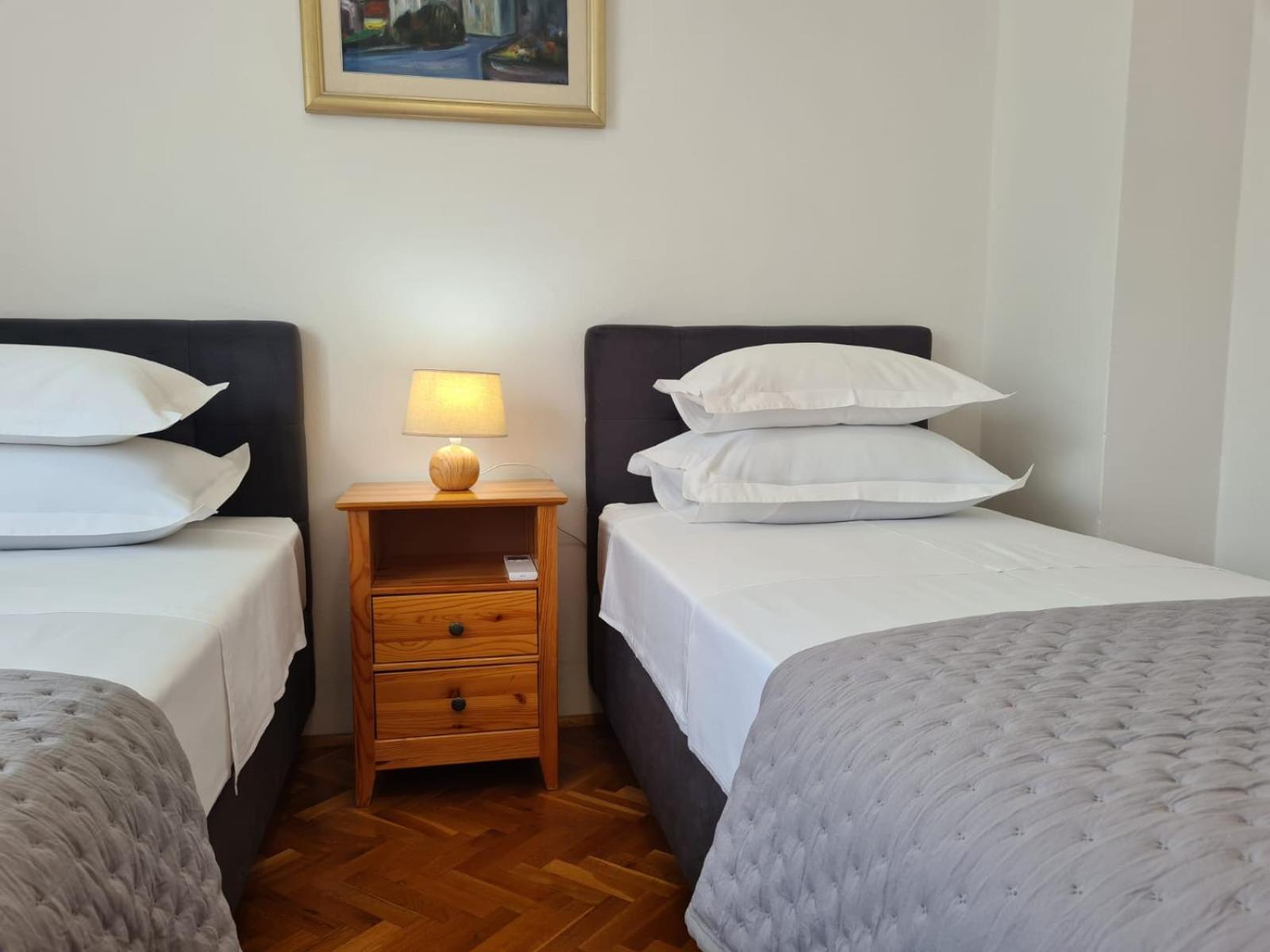 Apartments Jelena Supetar - Four Apartments - A Small House With A Private Yard - Two-Room Apartment With A Sea View - Studio Apartment - Two-Room Apartment With Garden View- Free Parking المظهر الخارجي الصورة