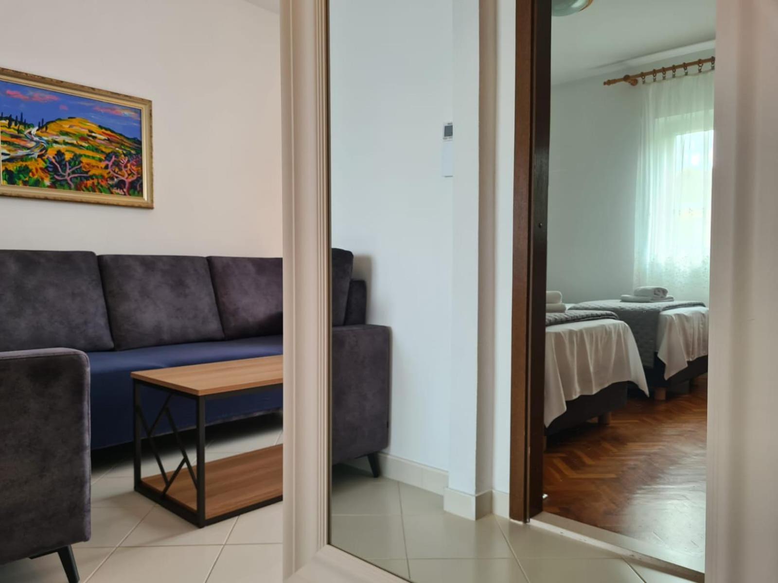 Apartments Jelena Supetar - Four Apartments - A Small House With A Private Yard - Two-Room Apartment With A Sea View - Studio Apartment - Two-Room Apartment With Garden View- Free Parking المظهر الخارجي الصورة