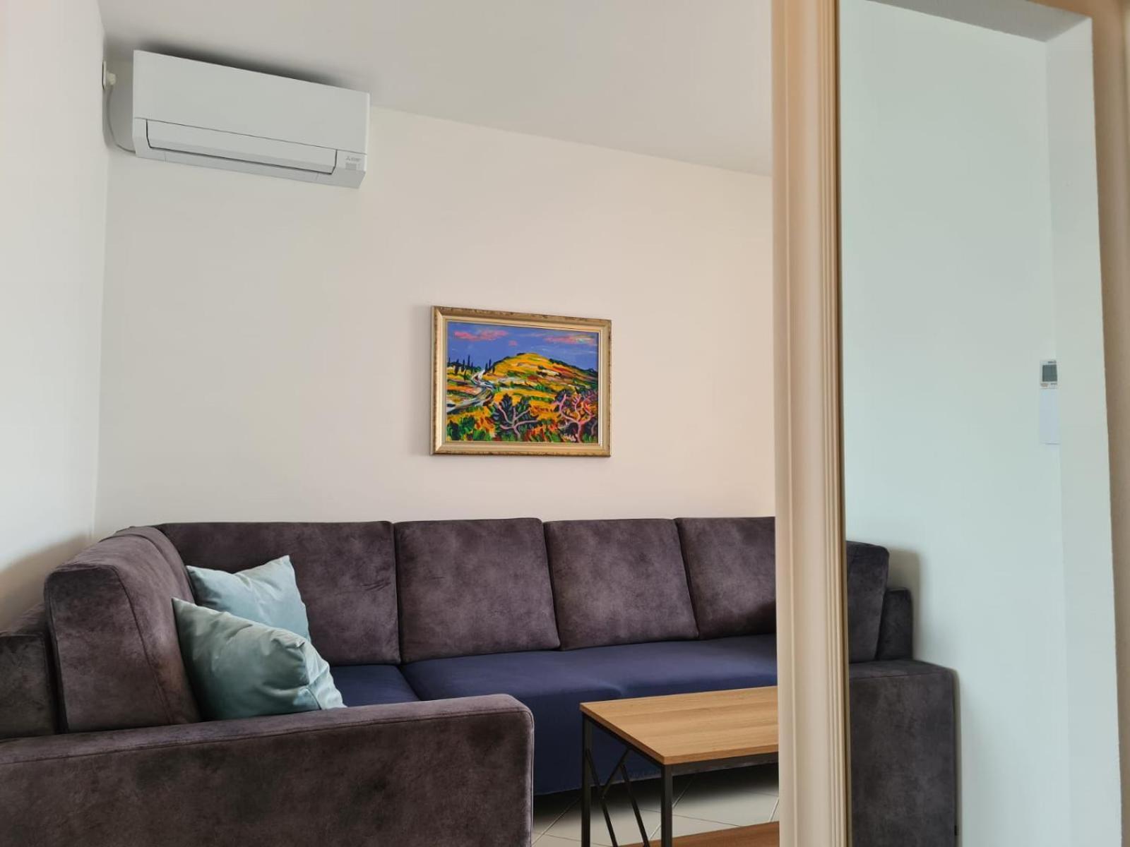 Apartments Jelena Supetar - Four Apartments - A Small House With A Private Yard - Two-Room Apartment With A Sea View - Studio Apartment - Two-Room Apartment With Garden View- Free Parking المظهر الخارجي الصورة