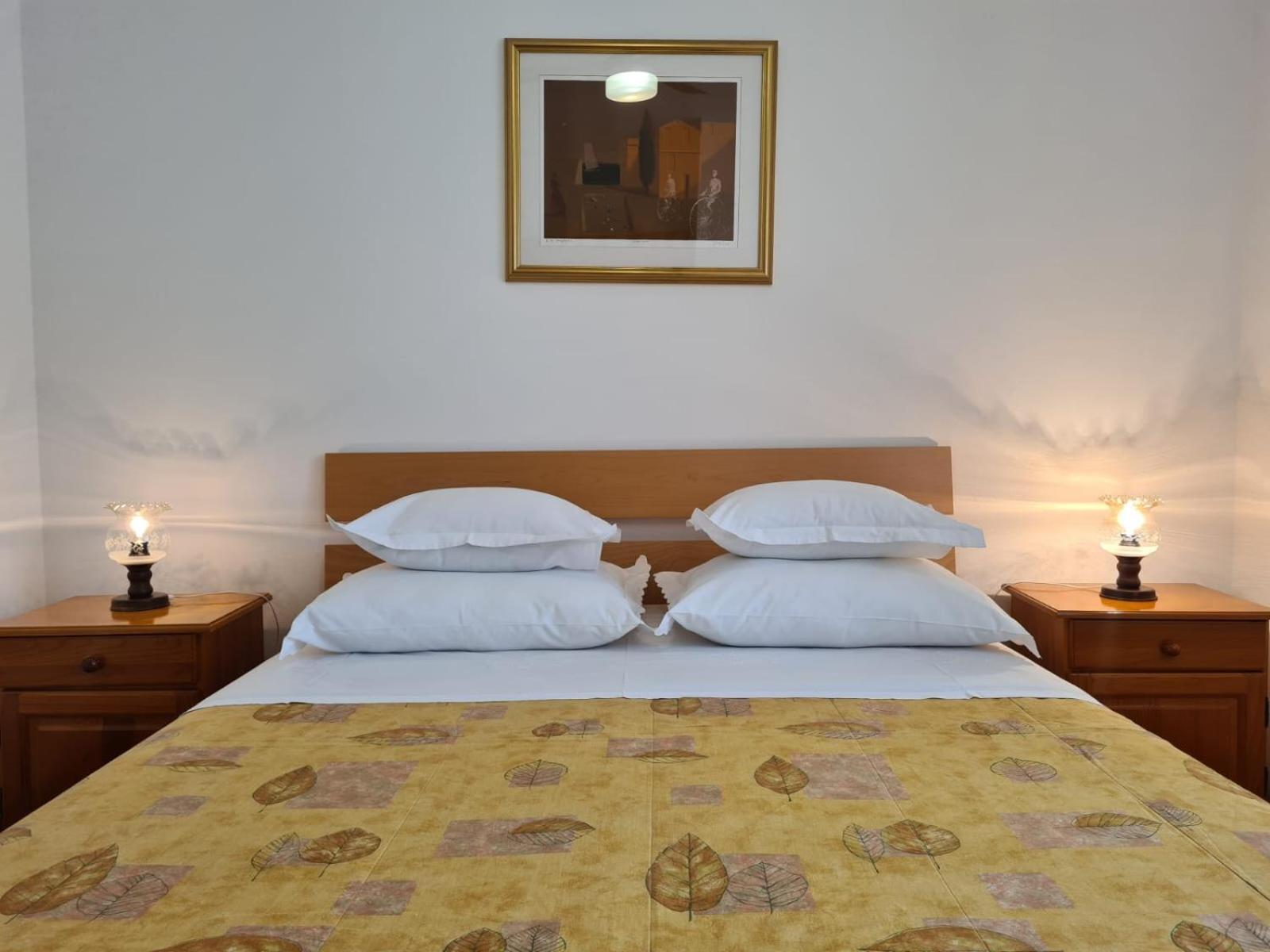 Apartments Jelena Supetar - Four Apartments - A Small House With A Private Yard - Two-Room Apartment With A Sea View - Studio Apartment - Two-Room Apartment With Garden View- Free Parking المظهر الخارجي الصورة