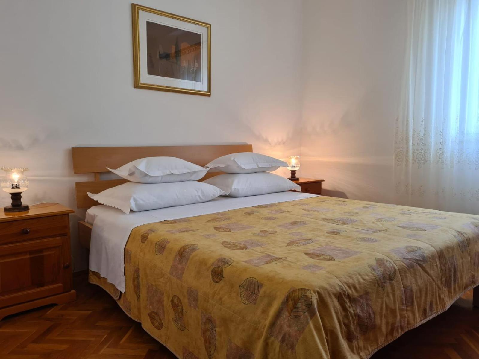 Apartments Jelena Supetar - Four Apartments - A Small House With A Private Yard - Two-Room Apartment With A Sea View - Studio Apartment - Two-Room Apartment With Garden View- Free Parking المظهر الخارجي الصورة