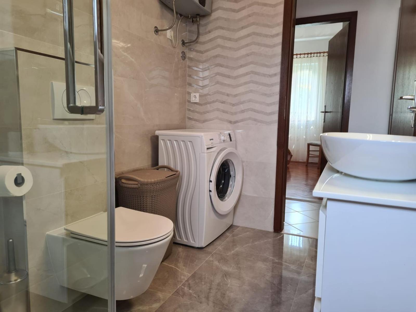 Apartments Jelena Supetar - Four Apartments - A Small House With A Private Yard - Two-Room Apartment With A Sea View - Studio Apartment - Two-Room Apartment With Garden View- Free Parking المظهر الخارجي الصورة