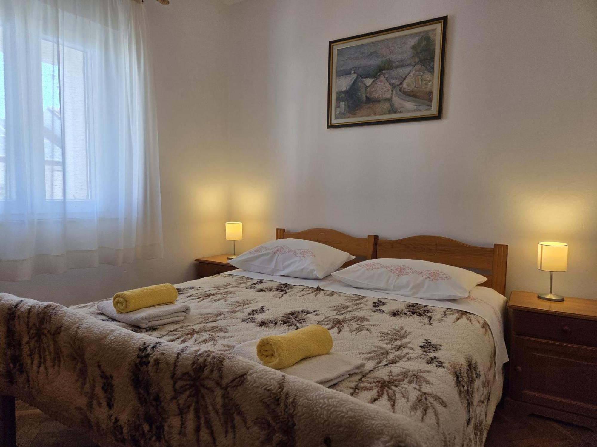 Apartments Jelena Supetar - Four Apartments - A Small House With A Private Yard - Two-Room Apartment With A Sea View - Studio Apartment - Two-Room Apartment With Garden View- Free Parking المظهر الخارجي الصورة