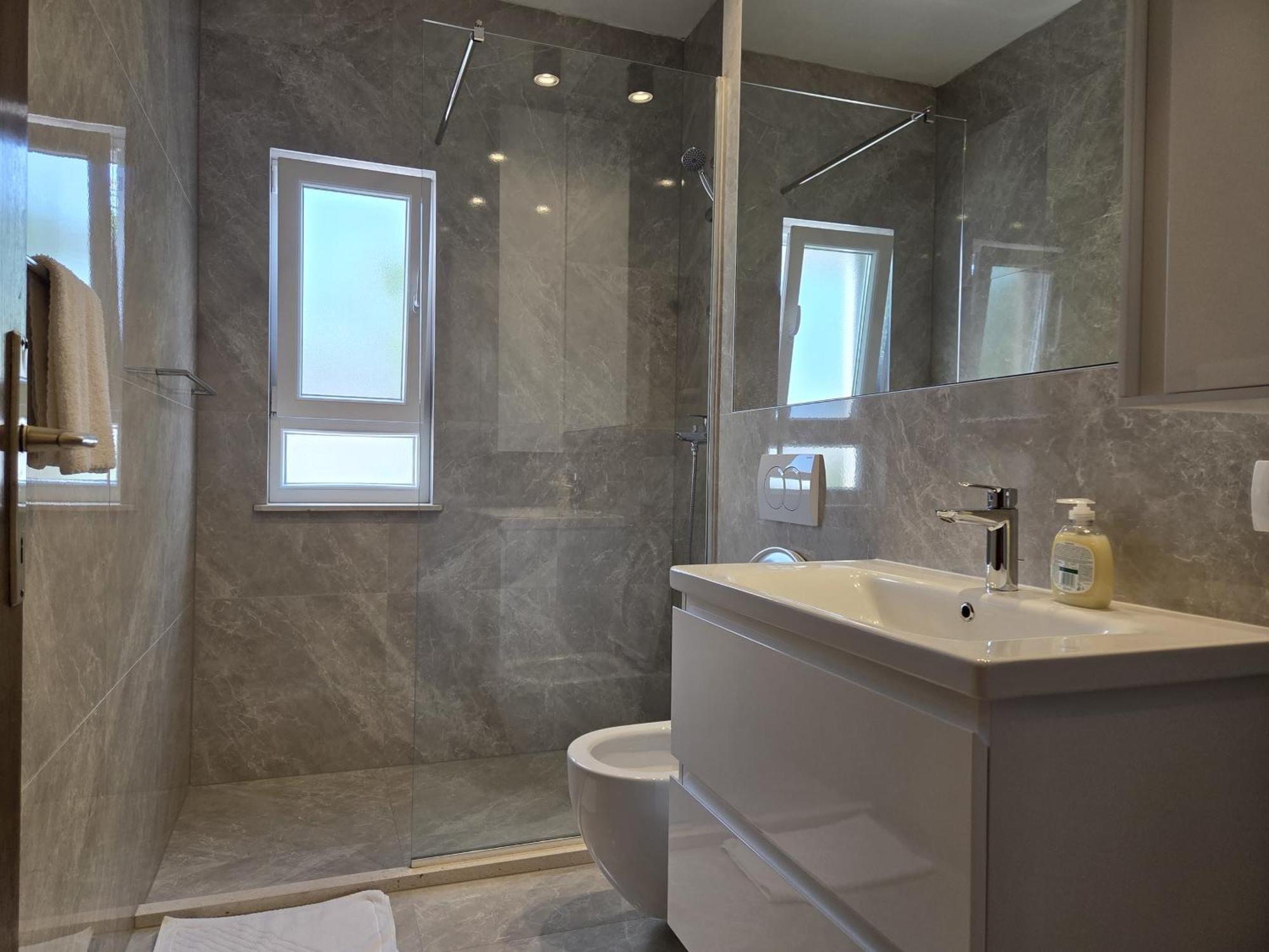 Apartments Jelena Supetar - Four Apartments - A Small House With A Private Yard - Two-Room Apartment With A Sea View - Studio Apartment - Two-Room Apartment With Garden View- Free Parking المظهر الخارجي الصورة