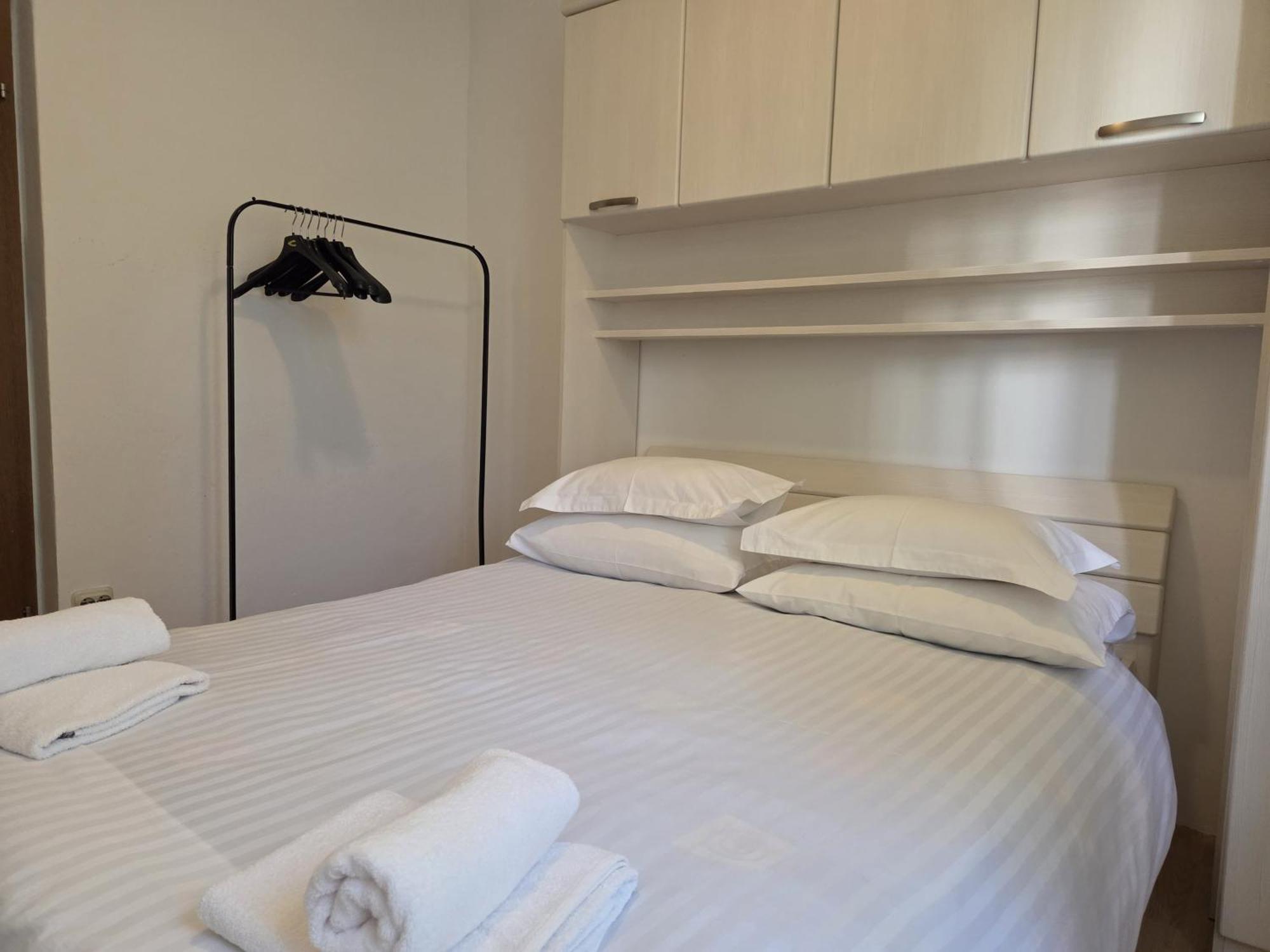 Apartments Jelena Supetar - Four Apartments - A Small House With A Private Yard - Two-Room Apartment With A Sea View - Studio Apartment - Two-Room Apartment With Garden View- Free Parking المظهر الخارجي الصورة