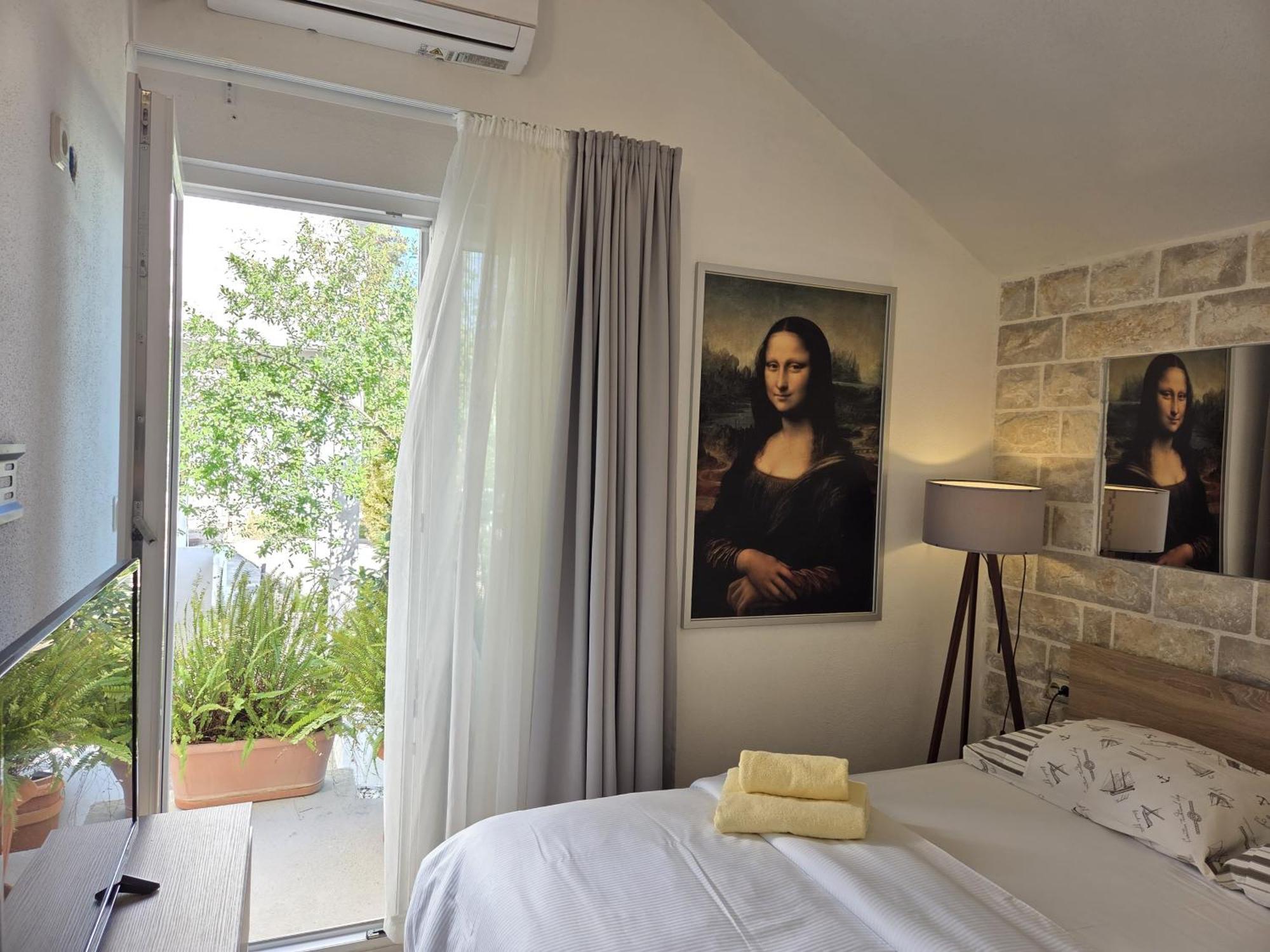 Apartments Jelena Supetar - Four Apartments - A Small House With A Private Yard - Two-Room Apartment With A Sea View - Studio Apartment - Two-Room Apartment With Garden View- Free Parking المظهر الخارجي الصورة