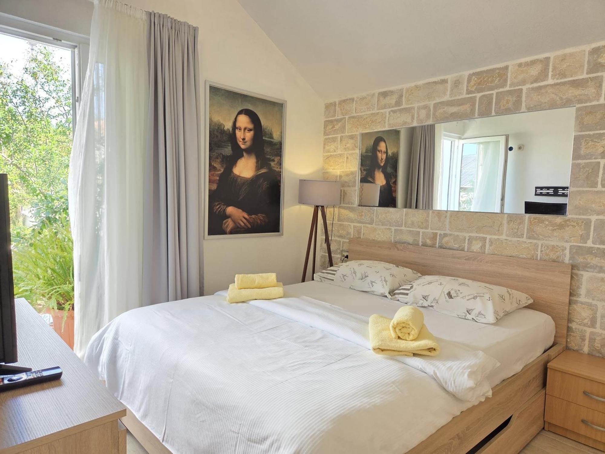 Apartments Jelena Supetar - Four Apartments - A Small House With A Private Yard - Two-Room Apartment With A Sea View - Studio Apartment - Two-Room Apartment With Garden View- Free Parking المظهر الخارجي الصورة