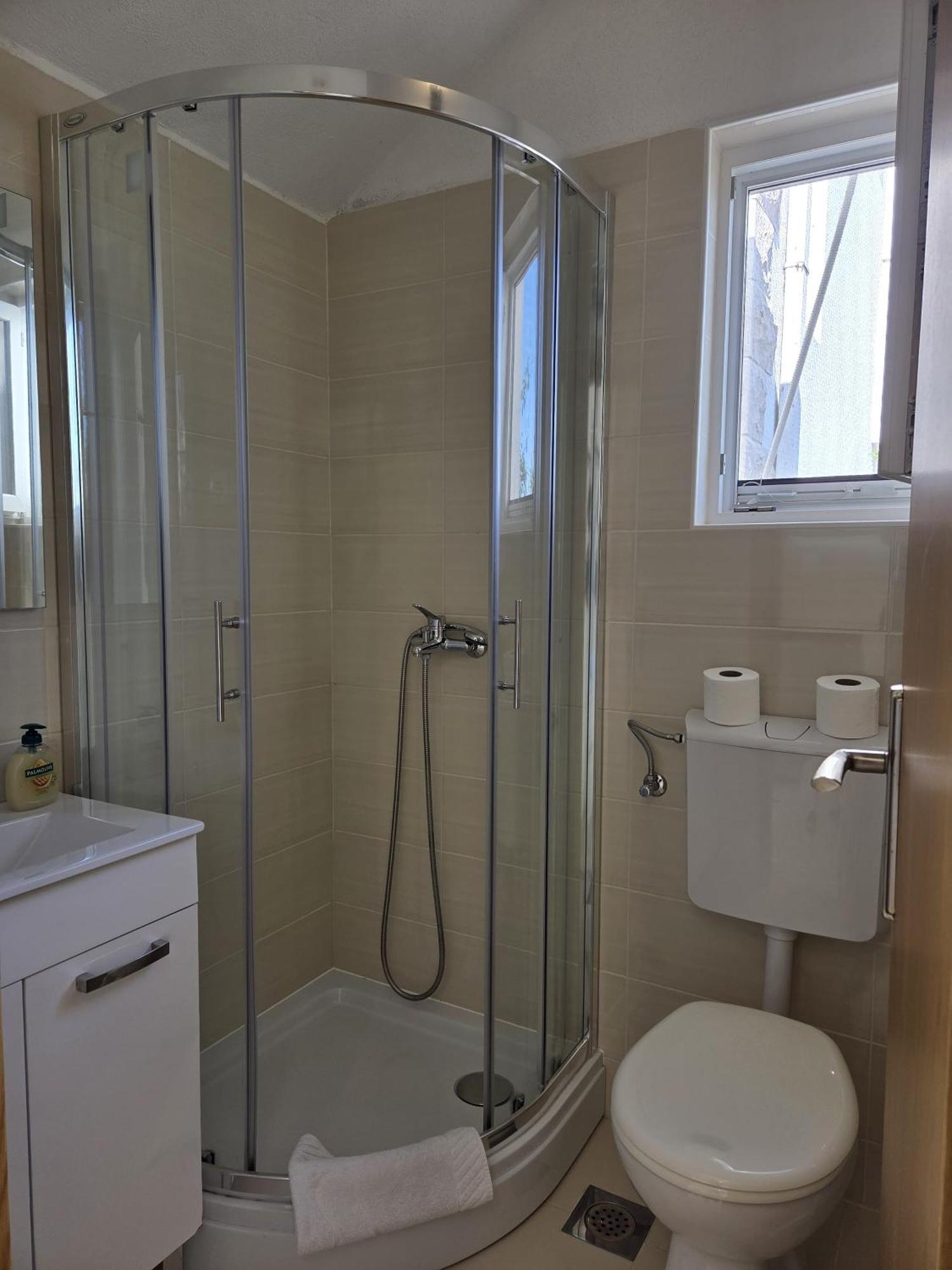 Apartments Jelena Supetar - Four Apartments - A Small House With A Private Yard - Two-Room Apartment With A Sea View - Studio Apartment - Two-Room Apartment With Garden View- Free Parking المظهر الخارجي الصورة