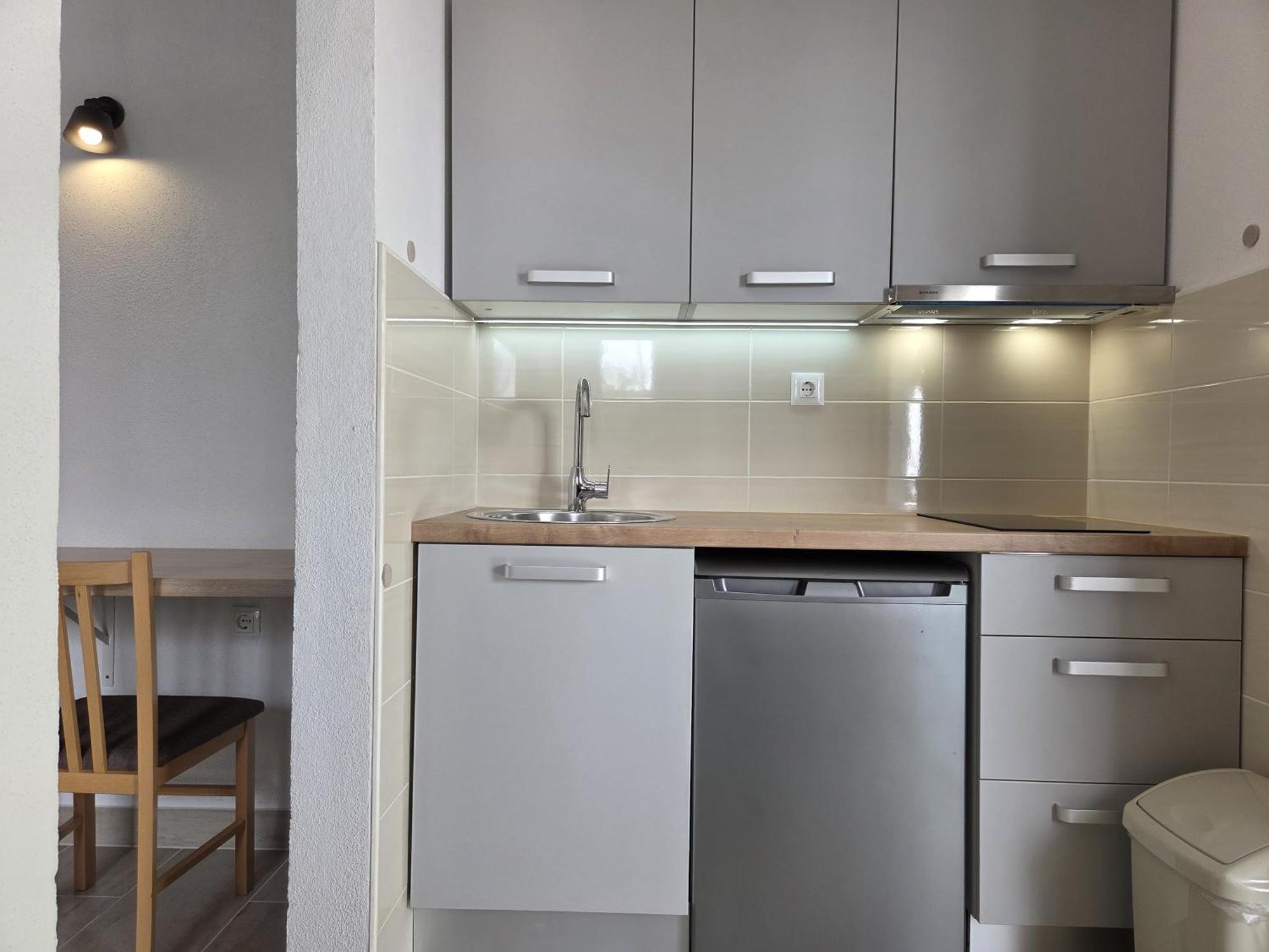 Apartments Jelena Supetar - Four Apartments - A Small House With A Private Yard - Two-Room Apartment With A Sea View - Studio Apartment - Two-Room Apartment With Garden View- Free Parking المظهر الخارجي الصورة